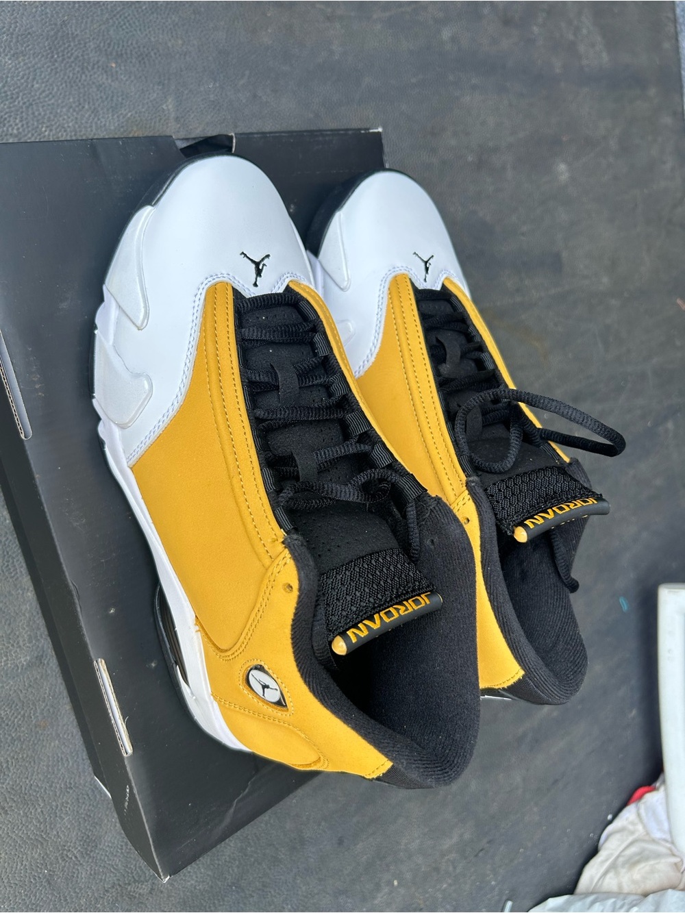 Jordan Yellow, White & Black Retro Basketball Shoes - Picture 5 of 5